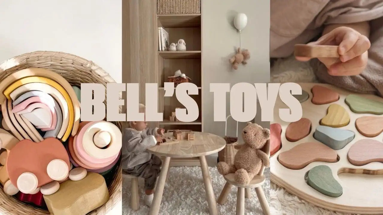 Anneaux d'empilement arc-en-ciel en bois dans des couleurs pastel douces, nichés à l'intérieur d'un panier tissé.