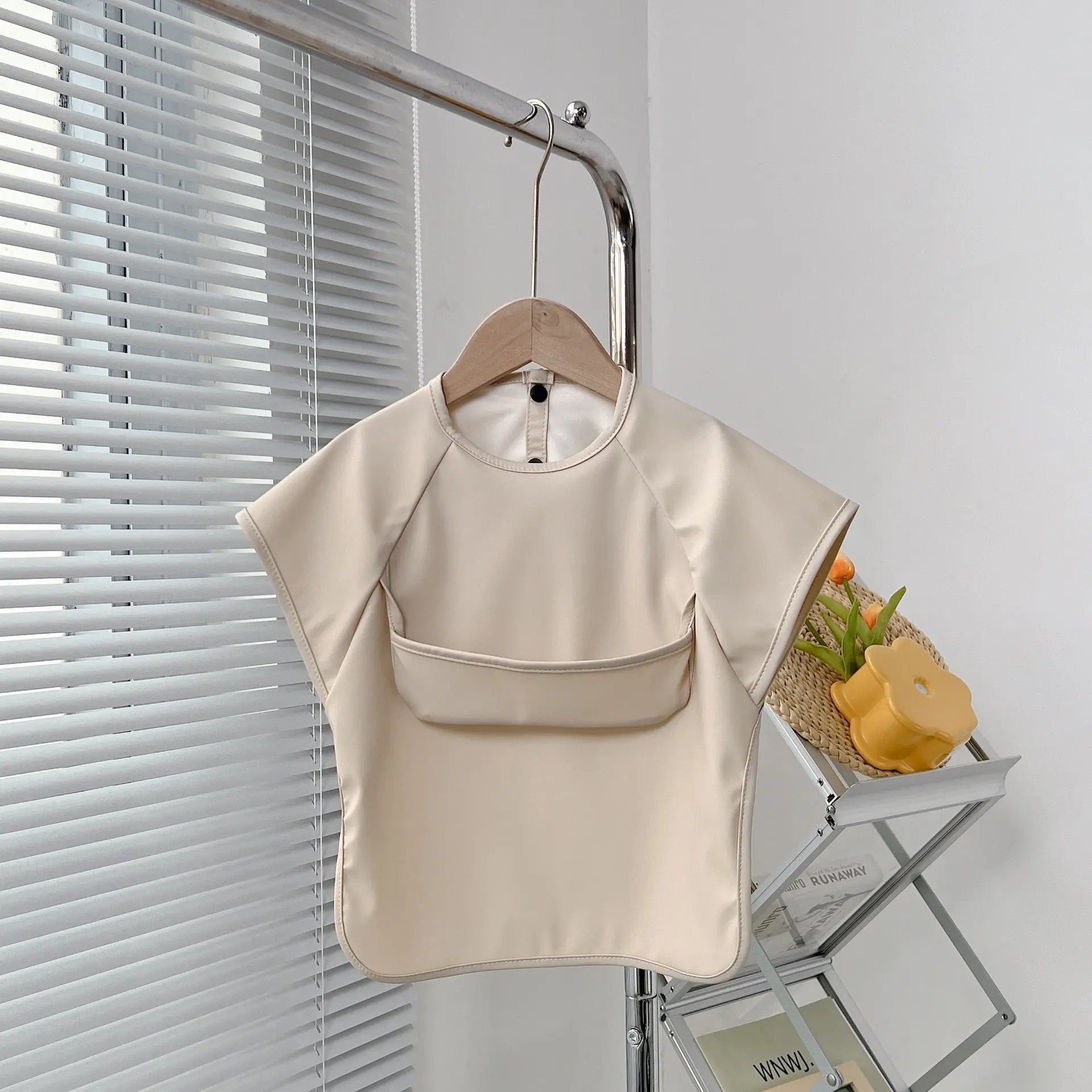 Children's Gown Baby Sleeveless Waterproof Meal Anti-dirty Food Supplement Bib Bells toys