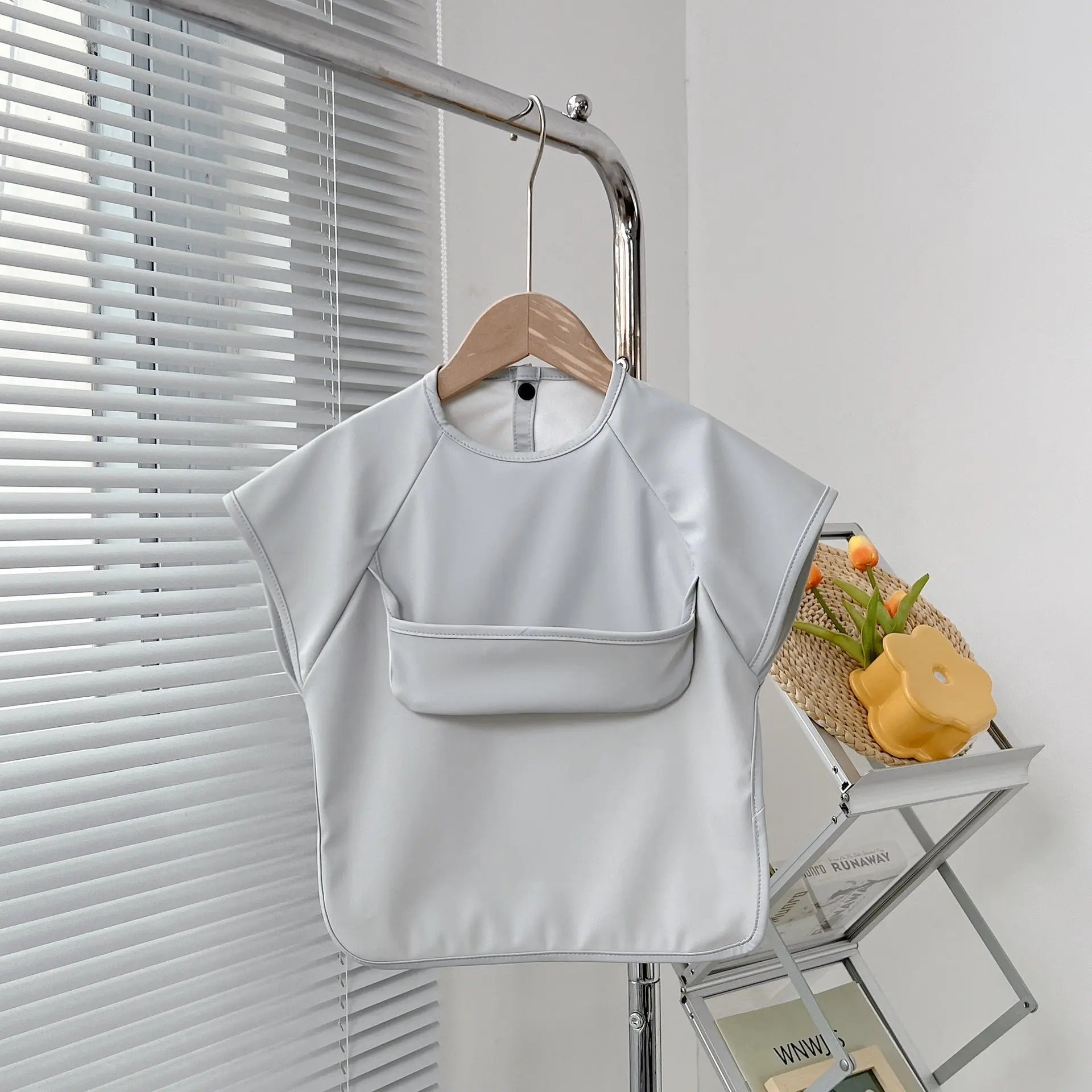 Children's Gown Baby Sleeveless Waterproof Meal Anti-dirty Food Supplement Bib Bells toys